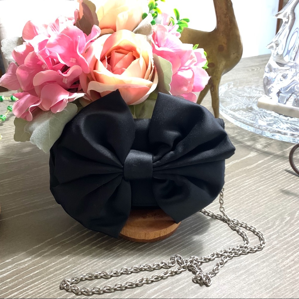 RSVP BLACK SATIN CLUTCH WITH.BOW